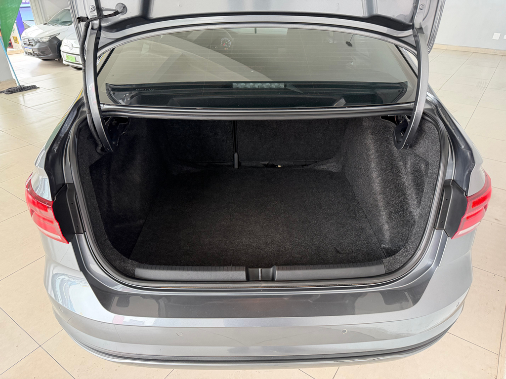 Volkswagen Virtus Cinza