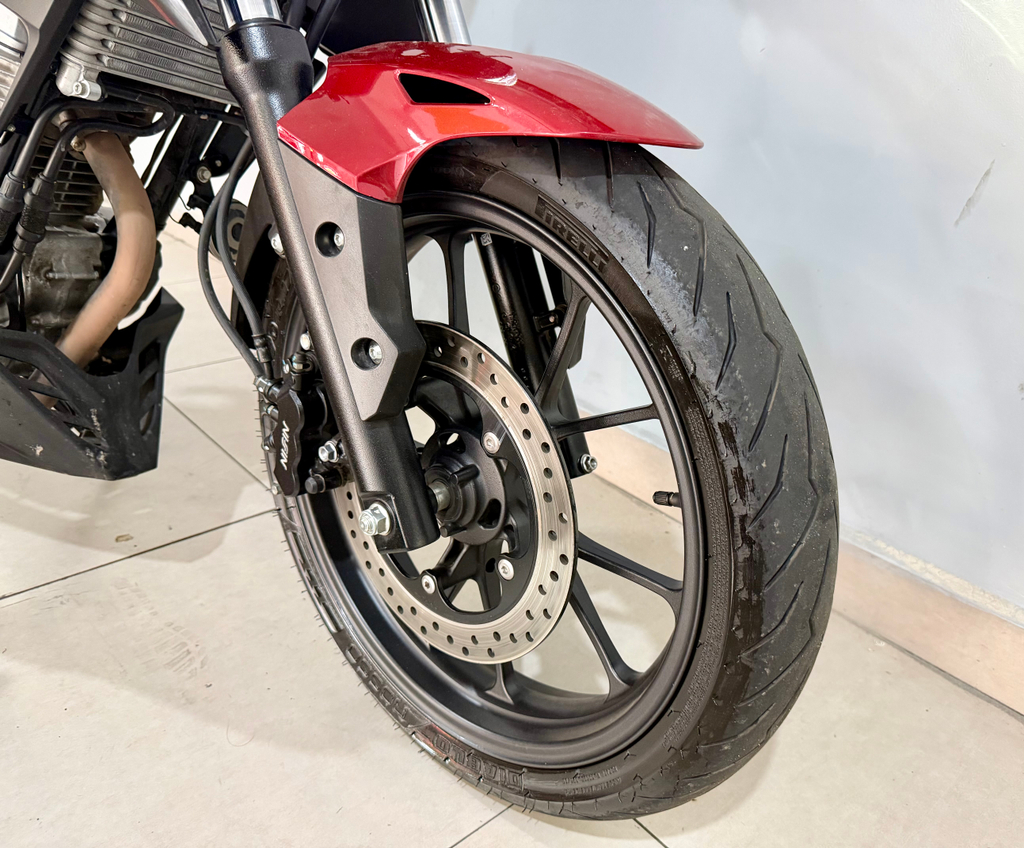 Honda CB 300F Vermelho