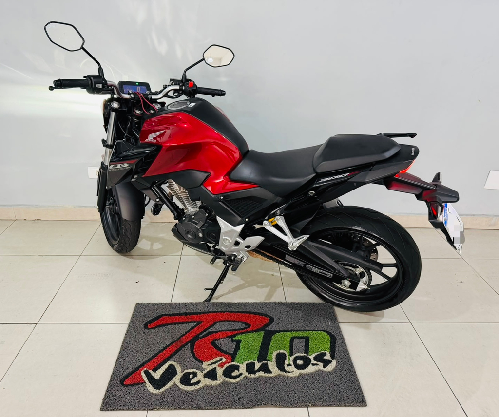 Honda CB 300F Vermelho