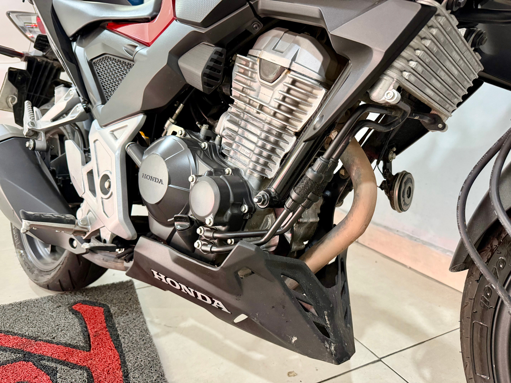 Honda CB 300F Vermelho