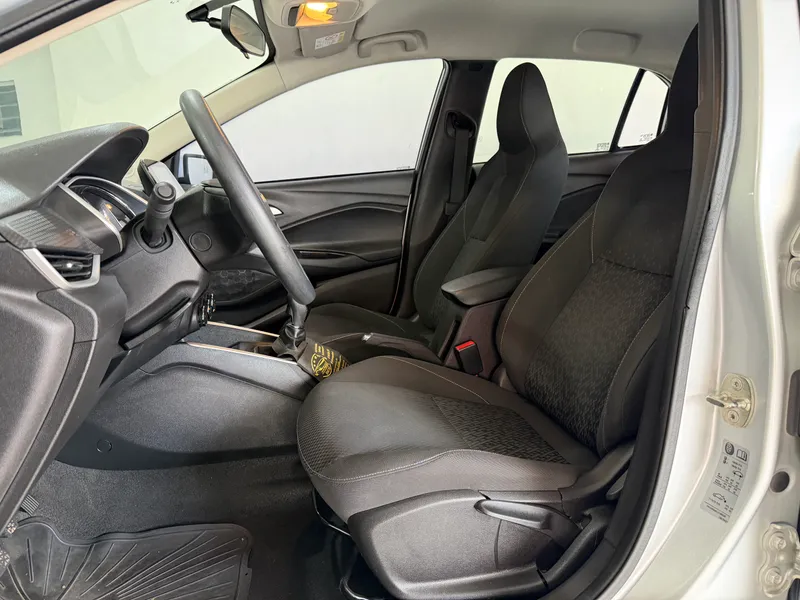 Chevrolet Onix Prata