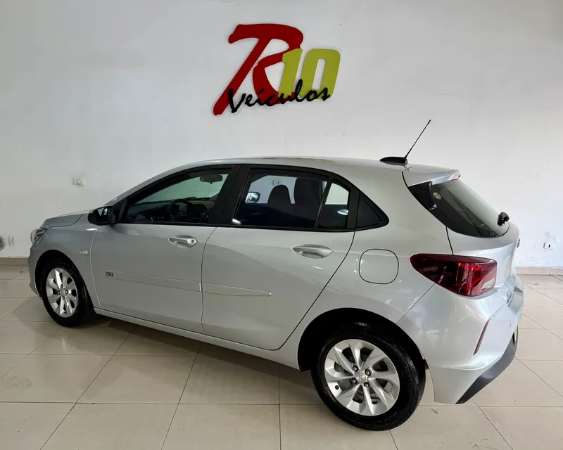 Chevrolet Onix Prata