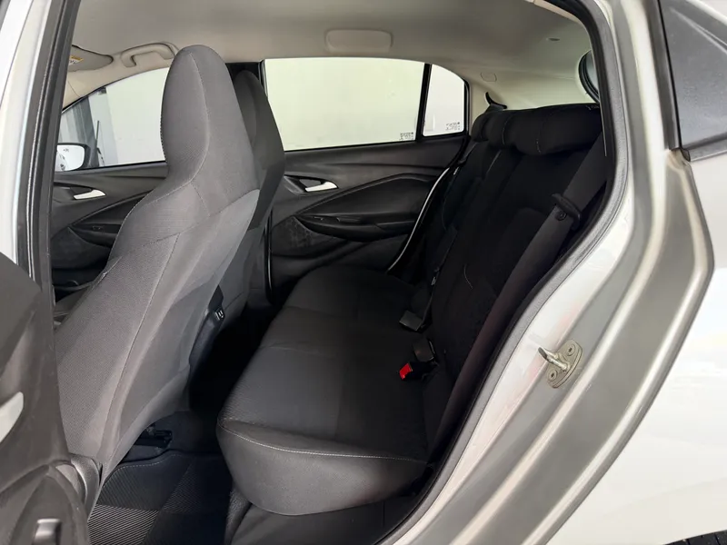 Chevrolet Onix Prata