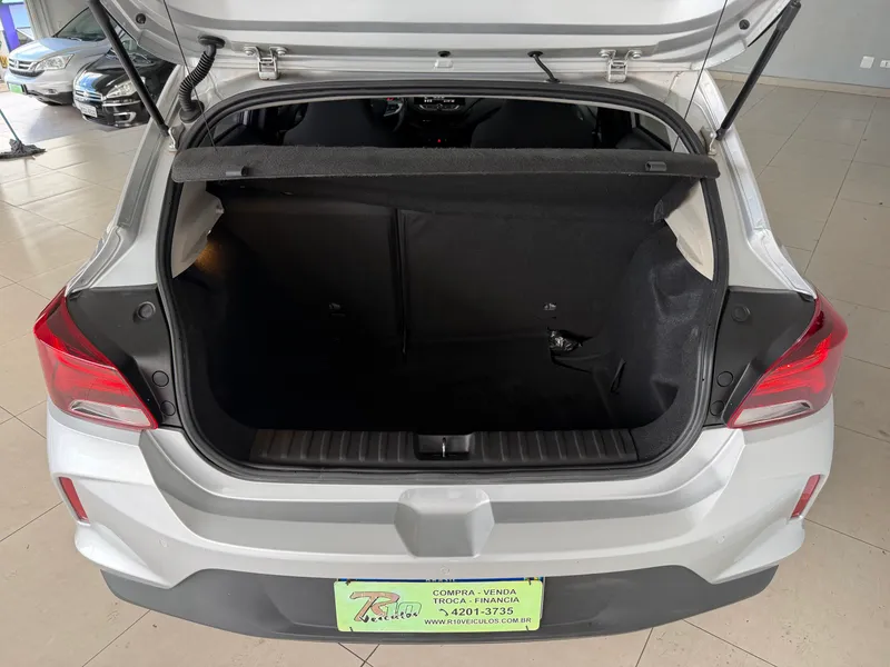 Chevrolet Onix Prata