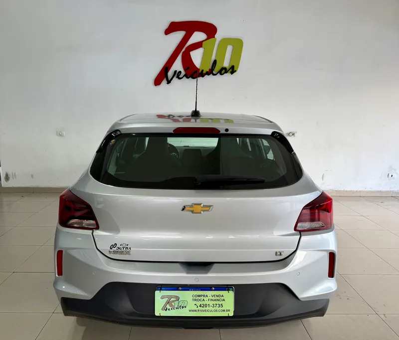 Chevrolet Onix Prata