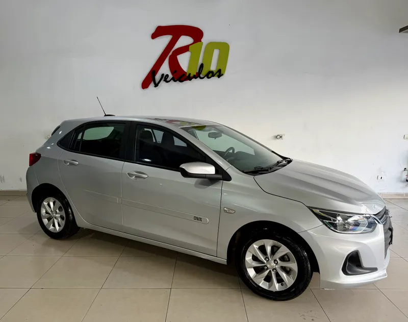 Chevrolet Onix Prata