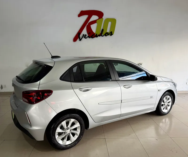 Chevrolet Onix Prata