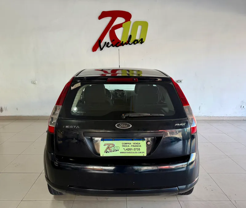 Ford Fiesta Hatch Preto