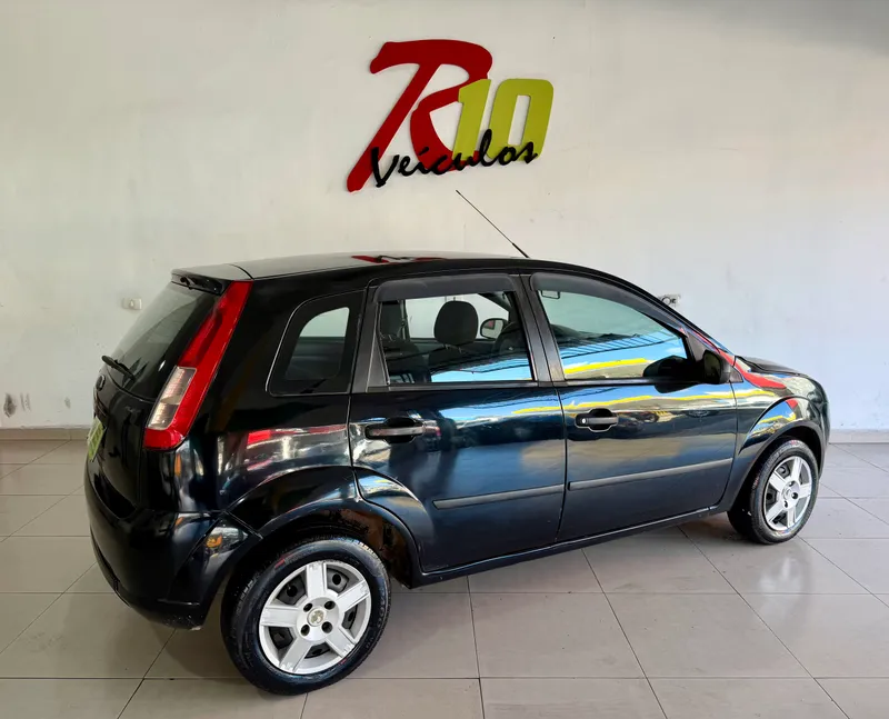Ford Fiesta Hatch Preto