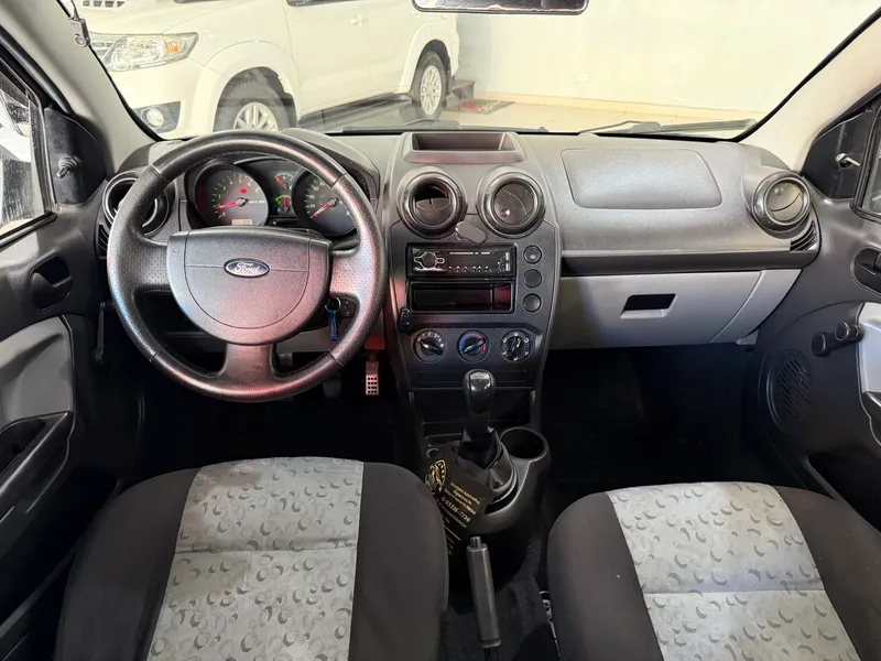 Ford Fiesta Hatch Preto