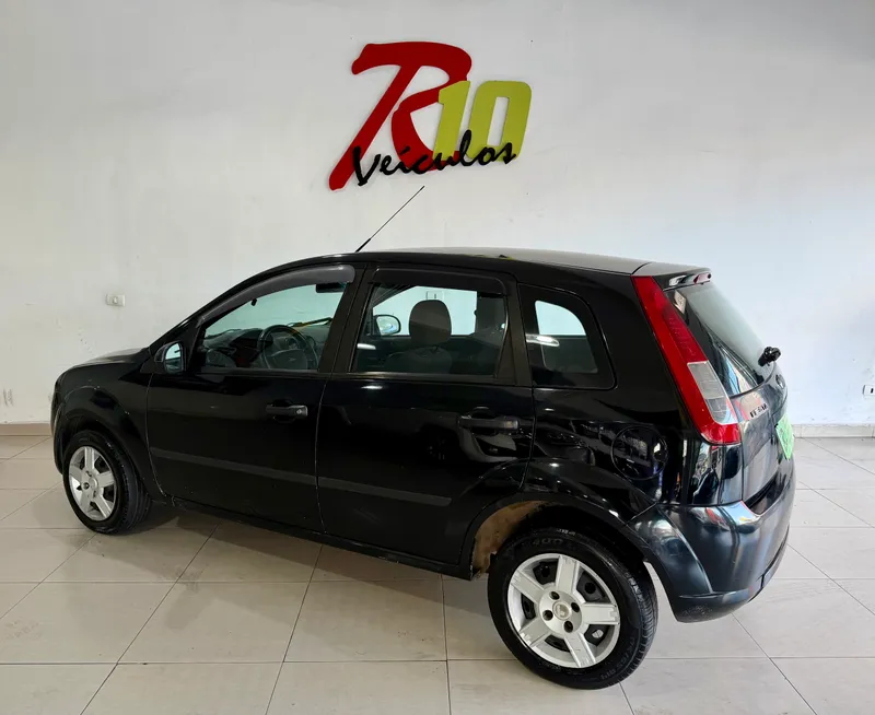 Ford Fiesta Hatch Preto
