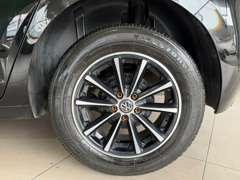Volkswagen Polo Preto