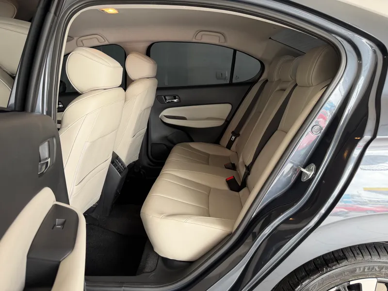 Honda City Cinza