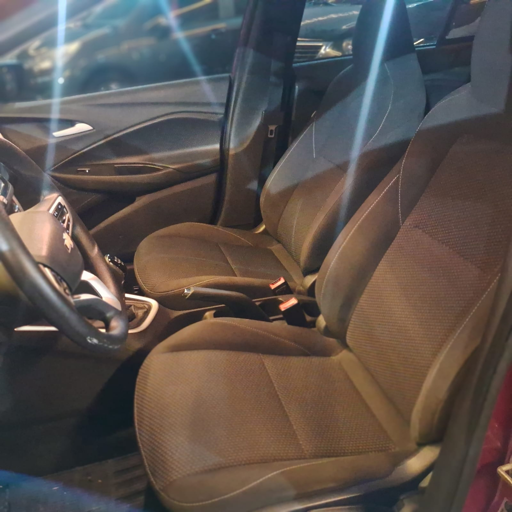 Chevrolet Onix Sedan Vermelho