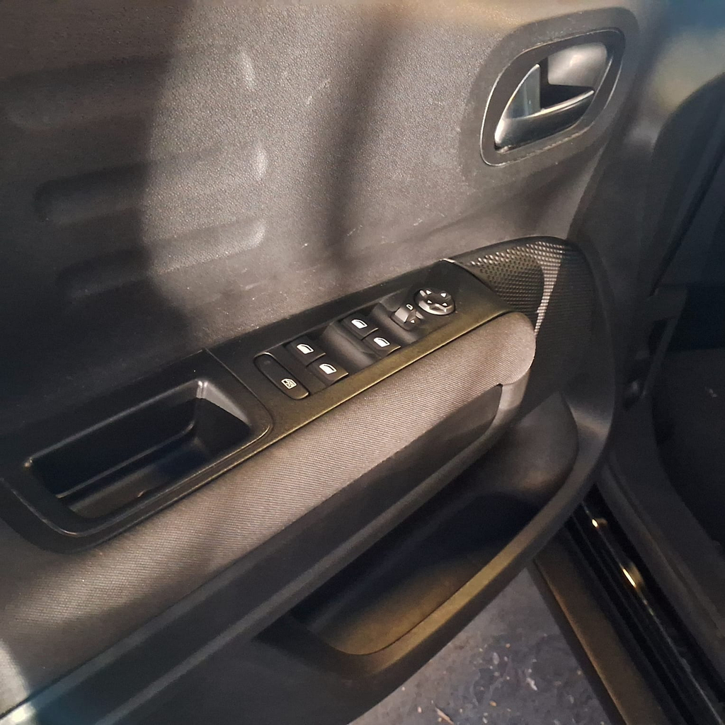 Citroen C4 Cactus Preto