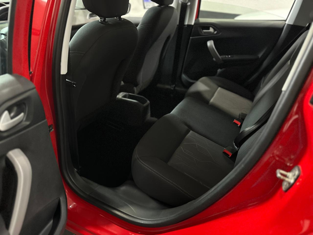 Peugeot 208 Vermelho