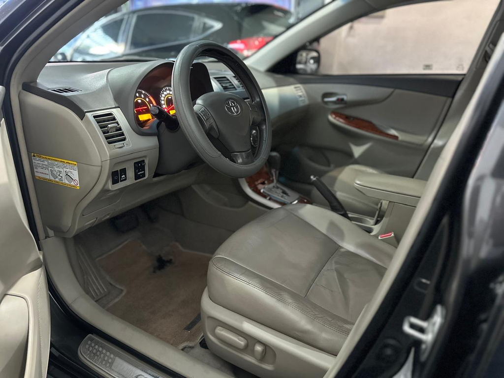 Toyota Corolla Altis Cinza