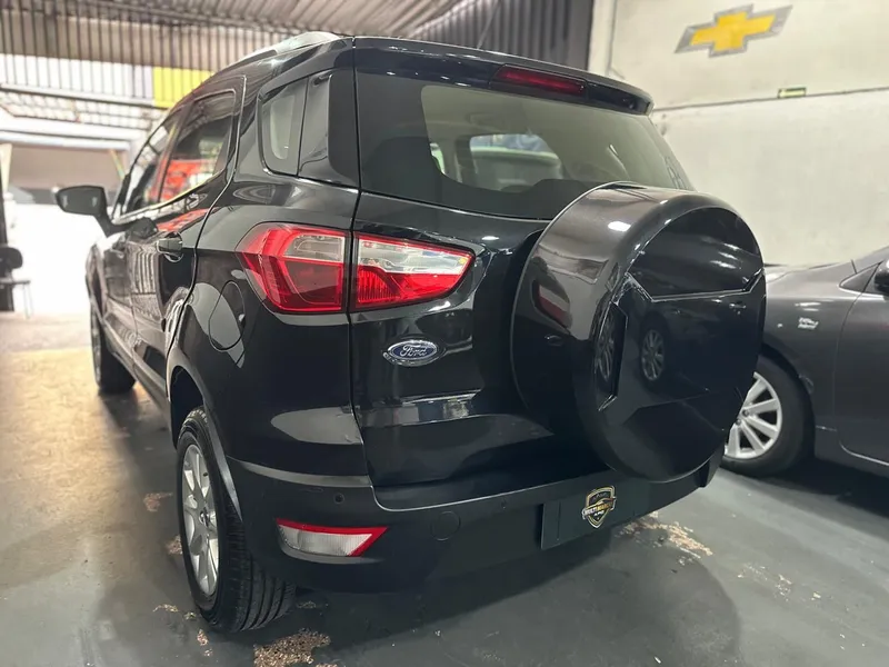Ford EcoSport Preto
