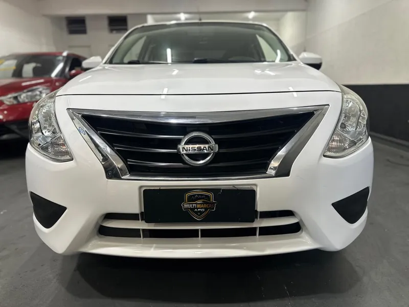 Nissan Versa Branco