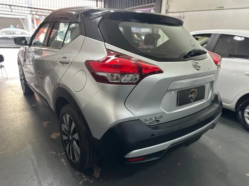 Nissan Kicks Prata