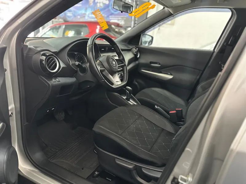 Nissan Kicks Prata