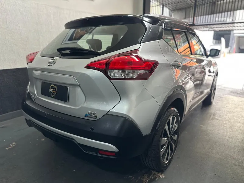 Nissan Kicks Prata