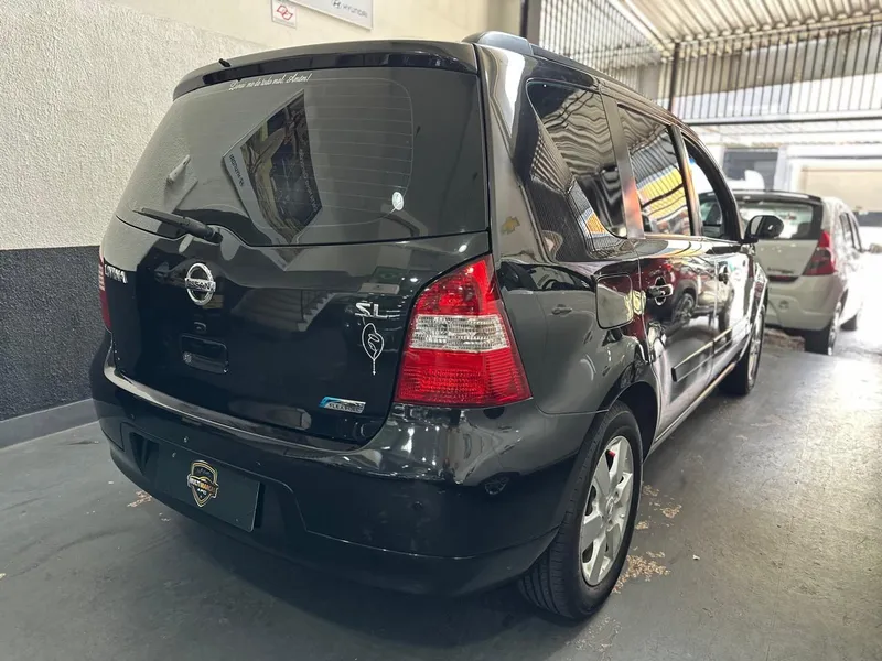Nissan Livina Preto