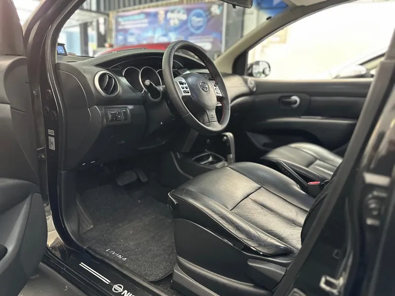 Nissan Livina Preto