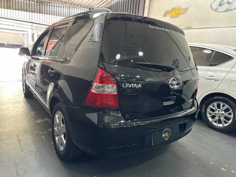 Nissan Livina Preto