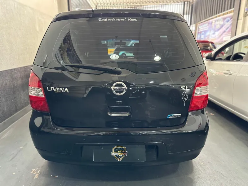 Nissan Livina Preto