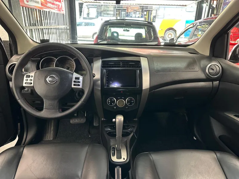 Nissan Livina Preto