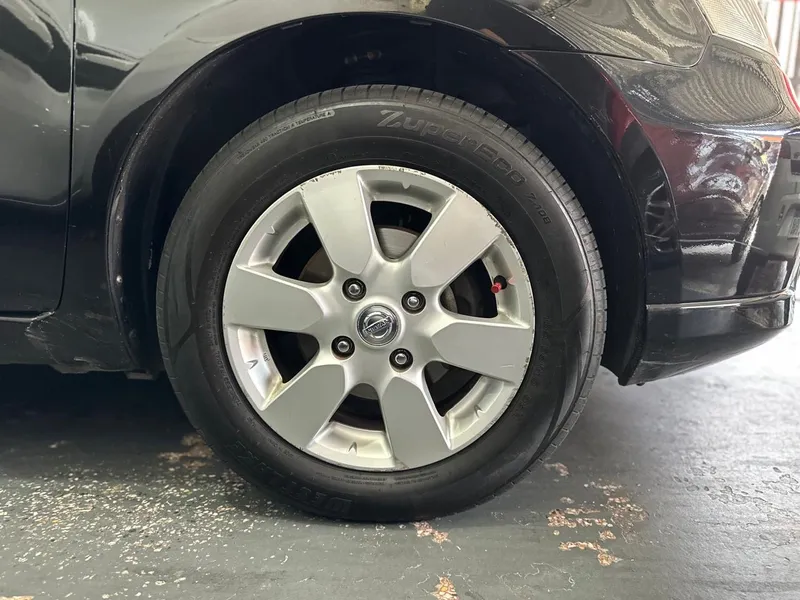 Nissan Livina Preto