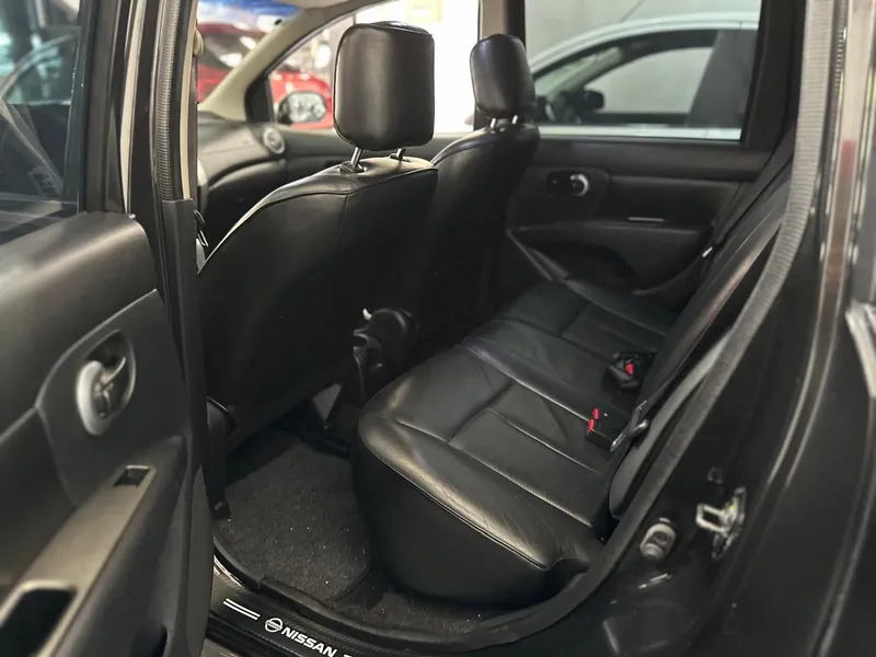 Nissan Livina Preto
