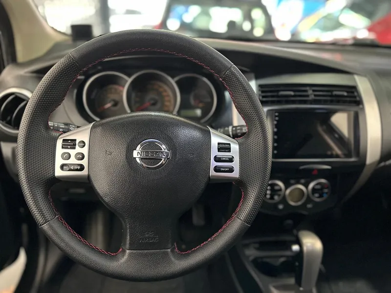 Nissan Livina Preto