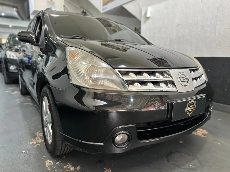 Nissan Livina Preto