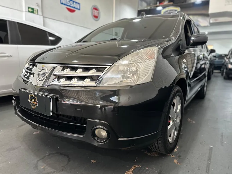 Nissan Livina Preto