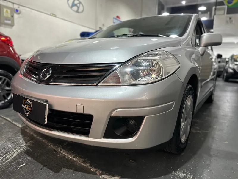 Nissan Tiida Sedan Prata