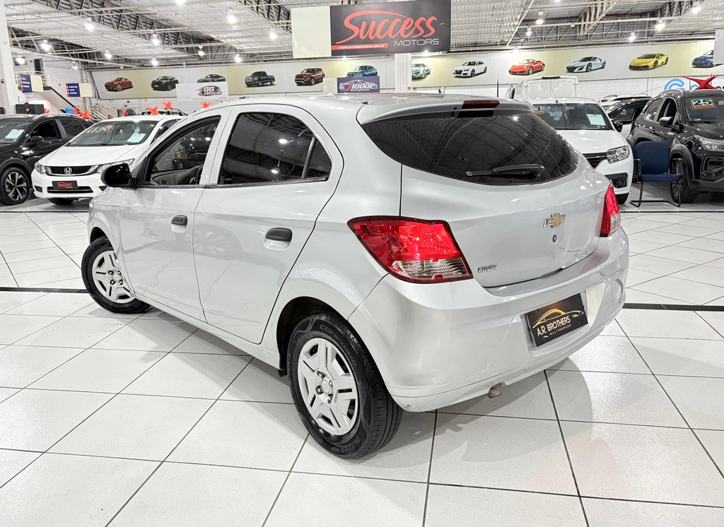 Chevrolet Onix Prata