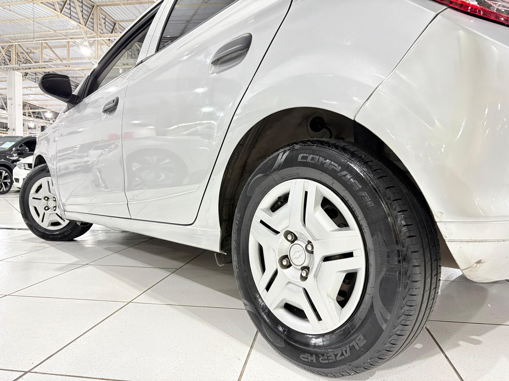 Chevrolet Onix Prata