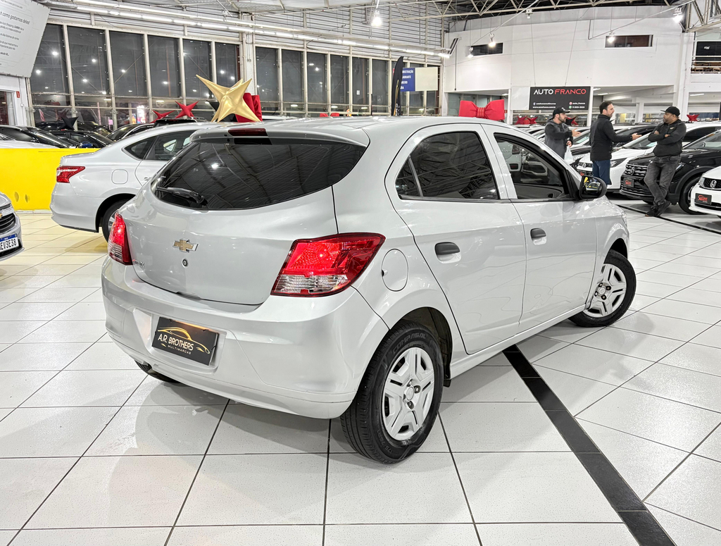 Chevrolet Onix Prata