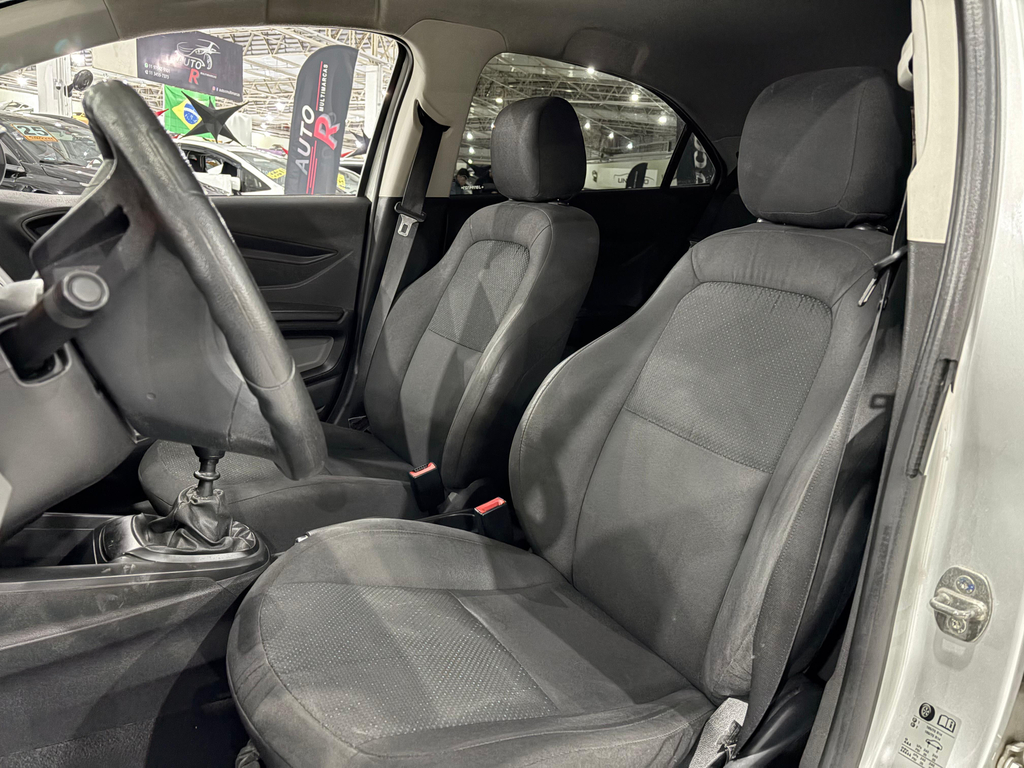 Chevrolet Onix Prata