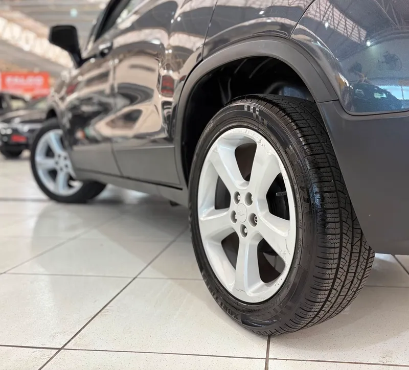 Chevrolet Tracker Cinza