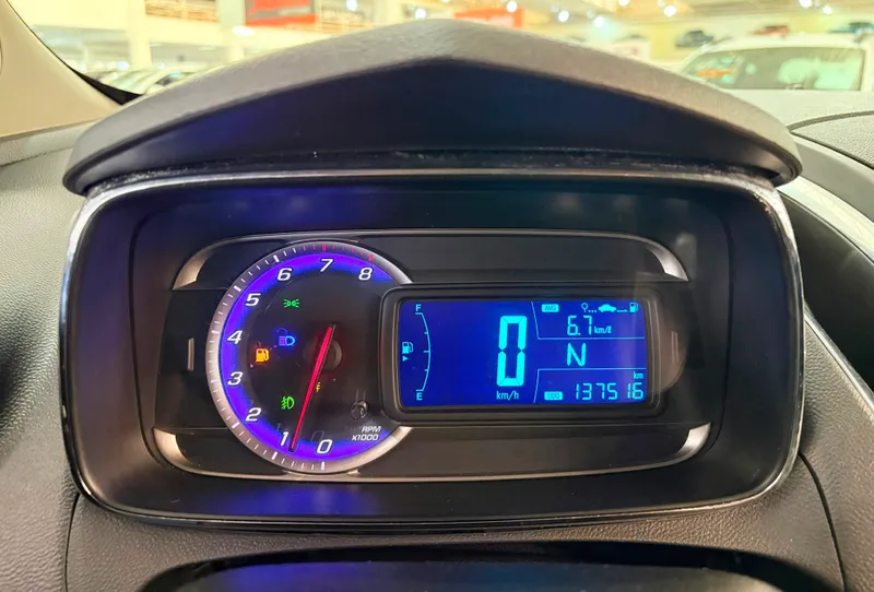 Chevrolet Tracker Cinza