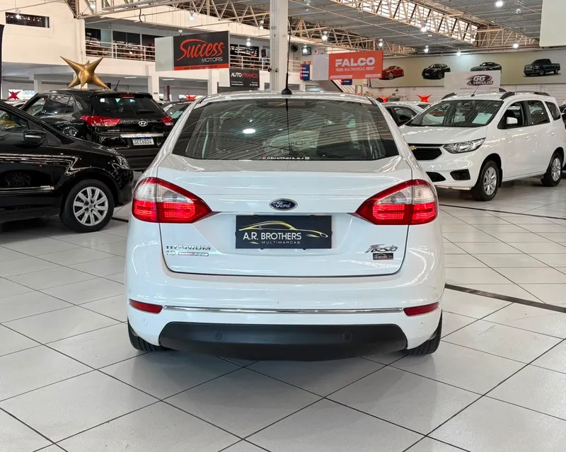 Ford Fiesta Sedan Branco