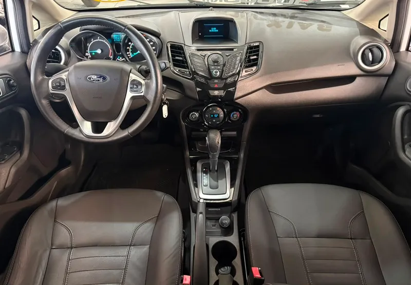 Ford Fiesta Sedan Branco