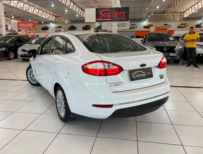 Ford Fiesta Sedan Branco