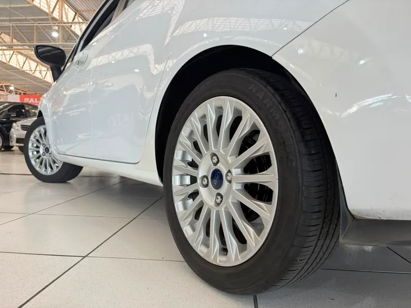 Ford Fiesta Sedan Branco