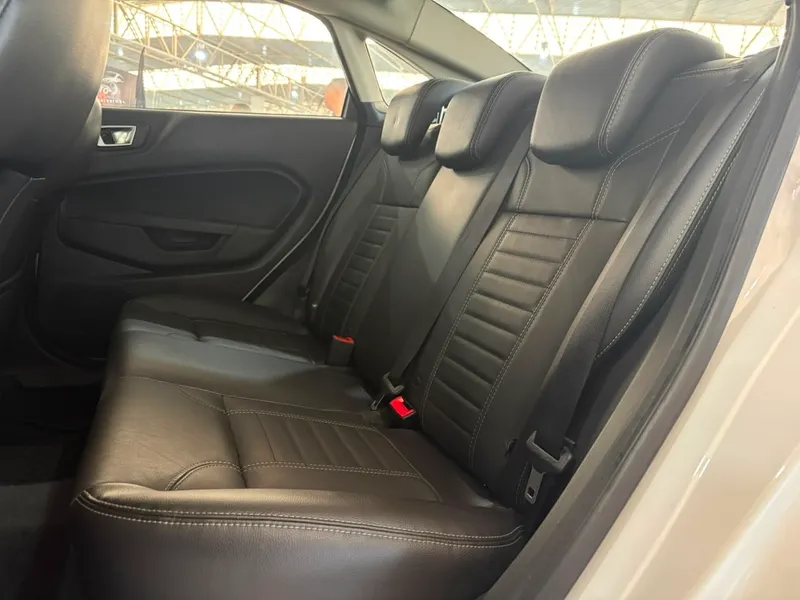 Ford Fiesta Sedan Branco