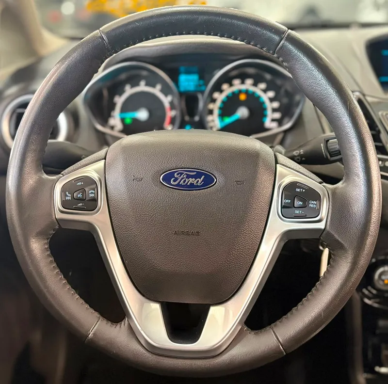 Ford Fiesta Sedan Branco