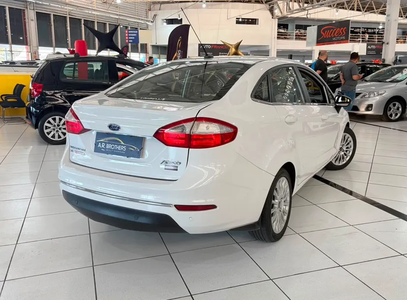 Ford Fiesta Sedan Branco